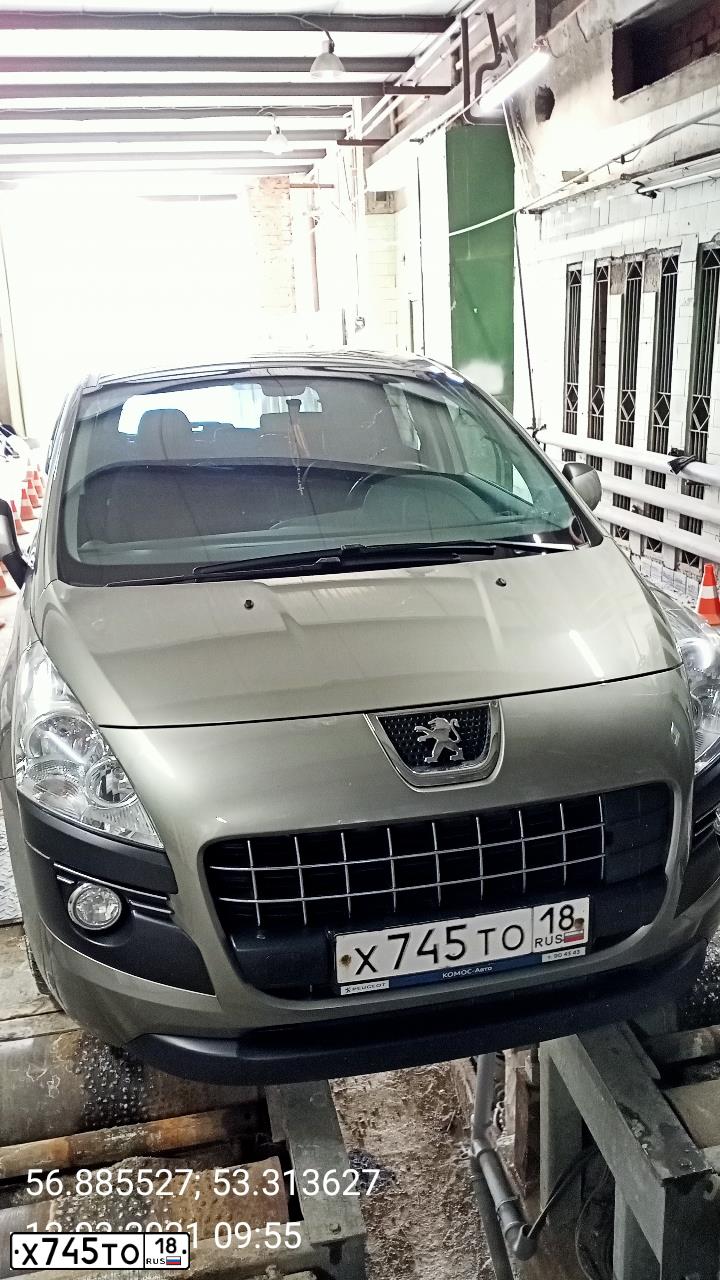Фото автомобиля PEUGEOT 3008, 2012 — госномер Х745ТО18. Цвет: СЕРО-БЕЖЕВЫЙ