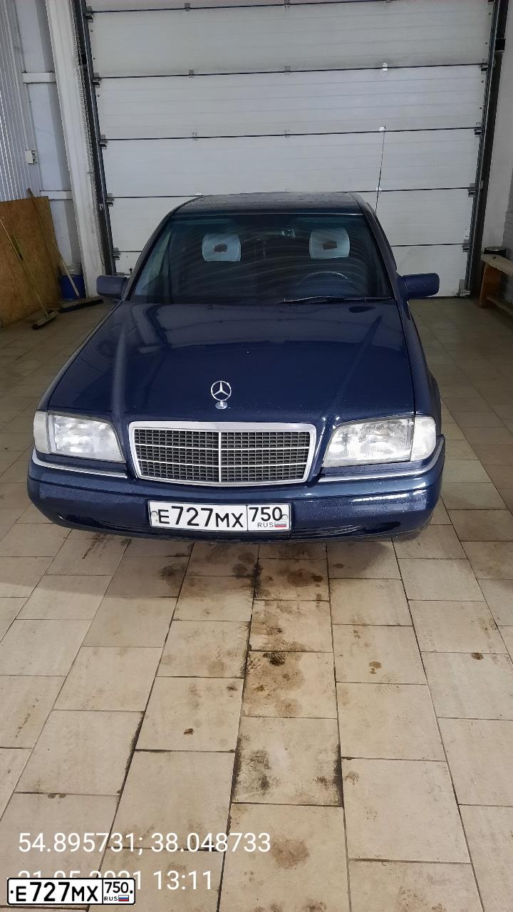 Фото автомобиля MERCEDES C-KLASSE, 1995 — госномер Е727МХ750. Цвет: СИНИЙ ТЕМНЫЙ