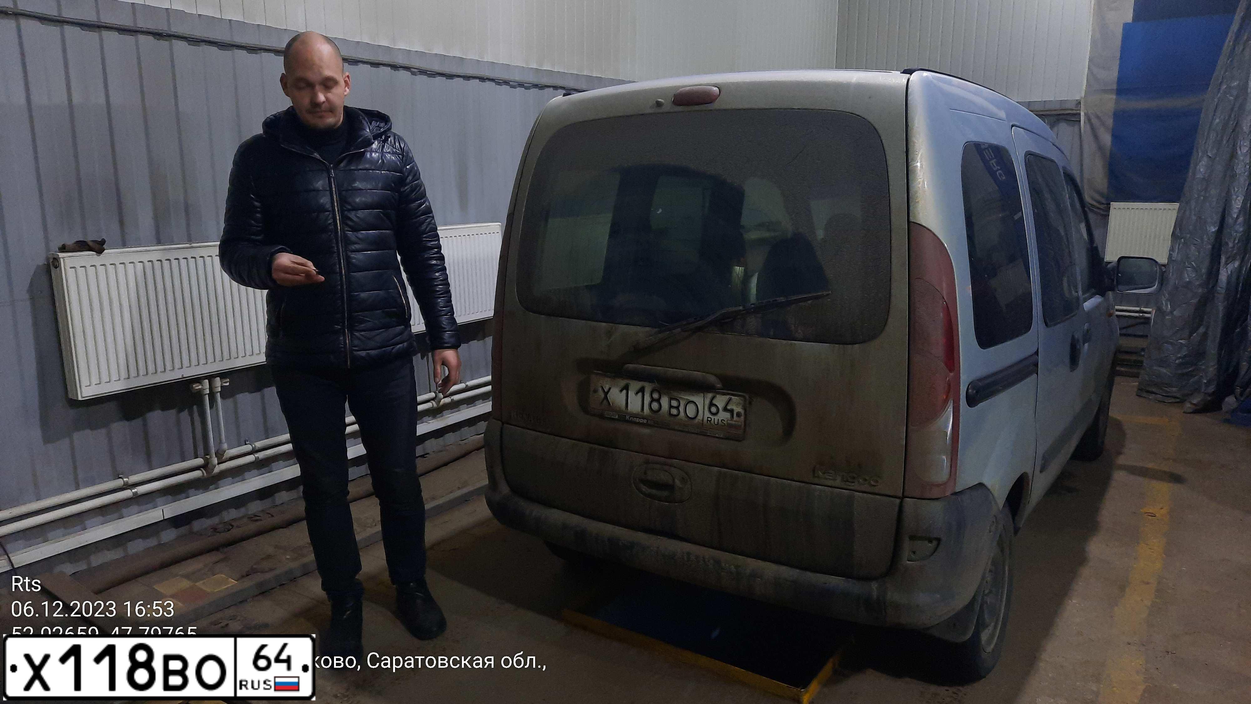 Фото автомобиля RENAULT KANGOO, 2000 — госномер Х118ВО64. Цвет: СВЕТЛО СЕРЫЙ