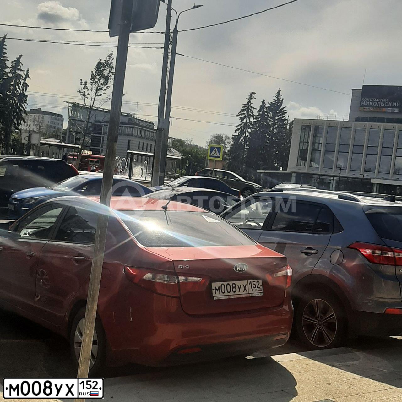 Фото автомобиля KIA RIO, 2014 — госномер М008УХ152. Цвет: Красный
