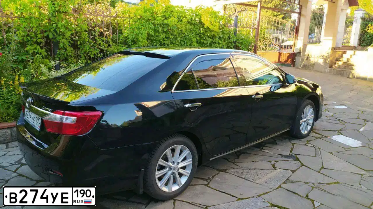 Фото автомобиля TOYOTA CAMRY, 2012 — госномер Р346АУ180. Цвет: ЧЕРНЫЙ