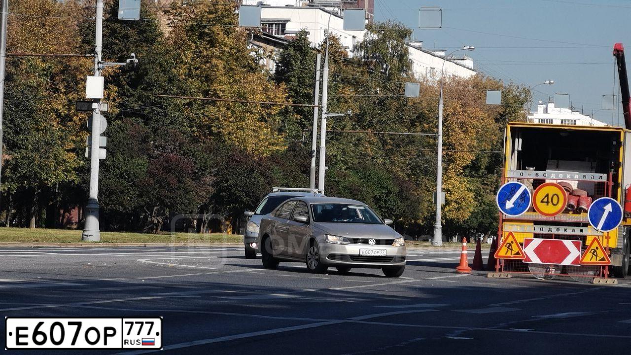 Фото автомобиля NISSAN PATHFINDER, 2015 — госномер М644АР550. Цвет: Коричневый