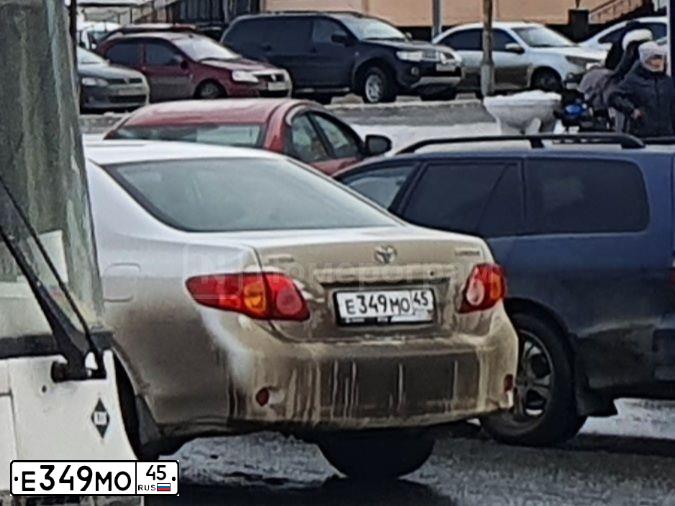 Фото автомобиля TOYOTA COROLLA, 2010 — госномер Е349МО45. Цвет: Белый