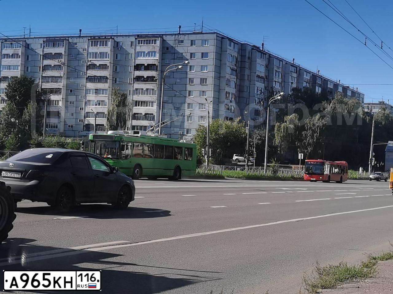Фото автомобиля TOYOTA COROLLA, 2007 — госномер А681НР73. Цвет: ЧЕРНЫЙ
