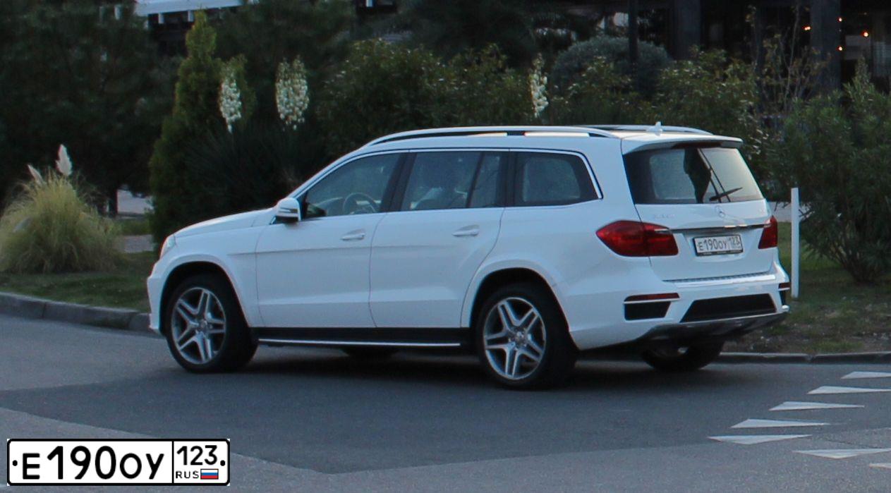 Фото автомобиля MERCEDES GL-KLASSE, 2015 — госномер Е190ОУ123. Цвет: БЕЛЫЙ