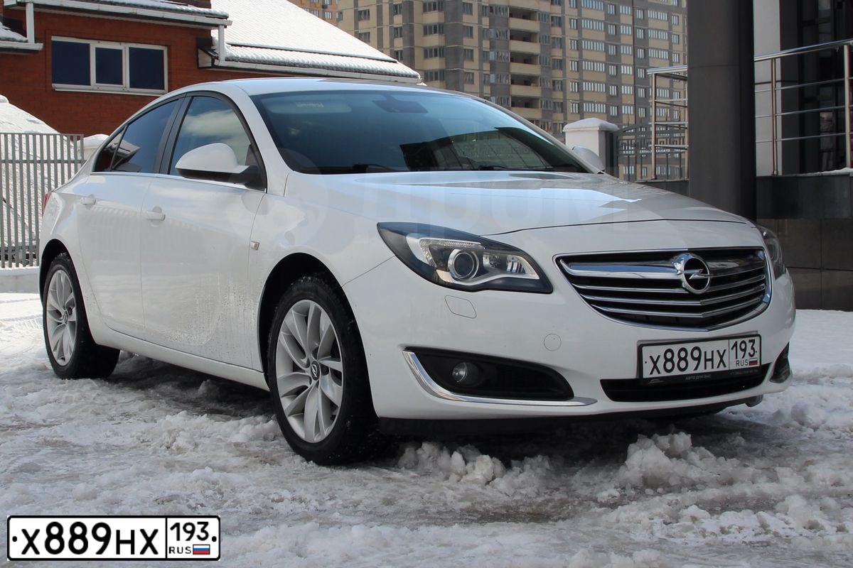 Фото автомобиля OPEL INSIGNIA A, 2014 — госномер К942МЕ147. Цвет: Белый