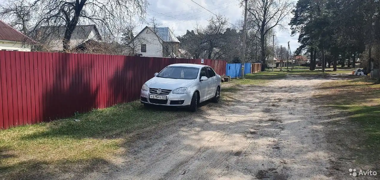 Фото автомобиля VOLKSWAGEN JETTA, 2006 — госномер Н675МХ32. Цвет: Серебристый