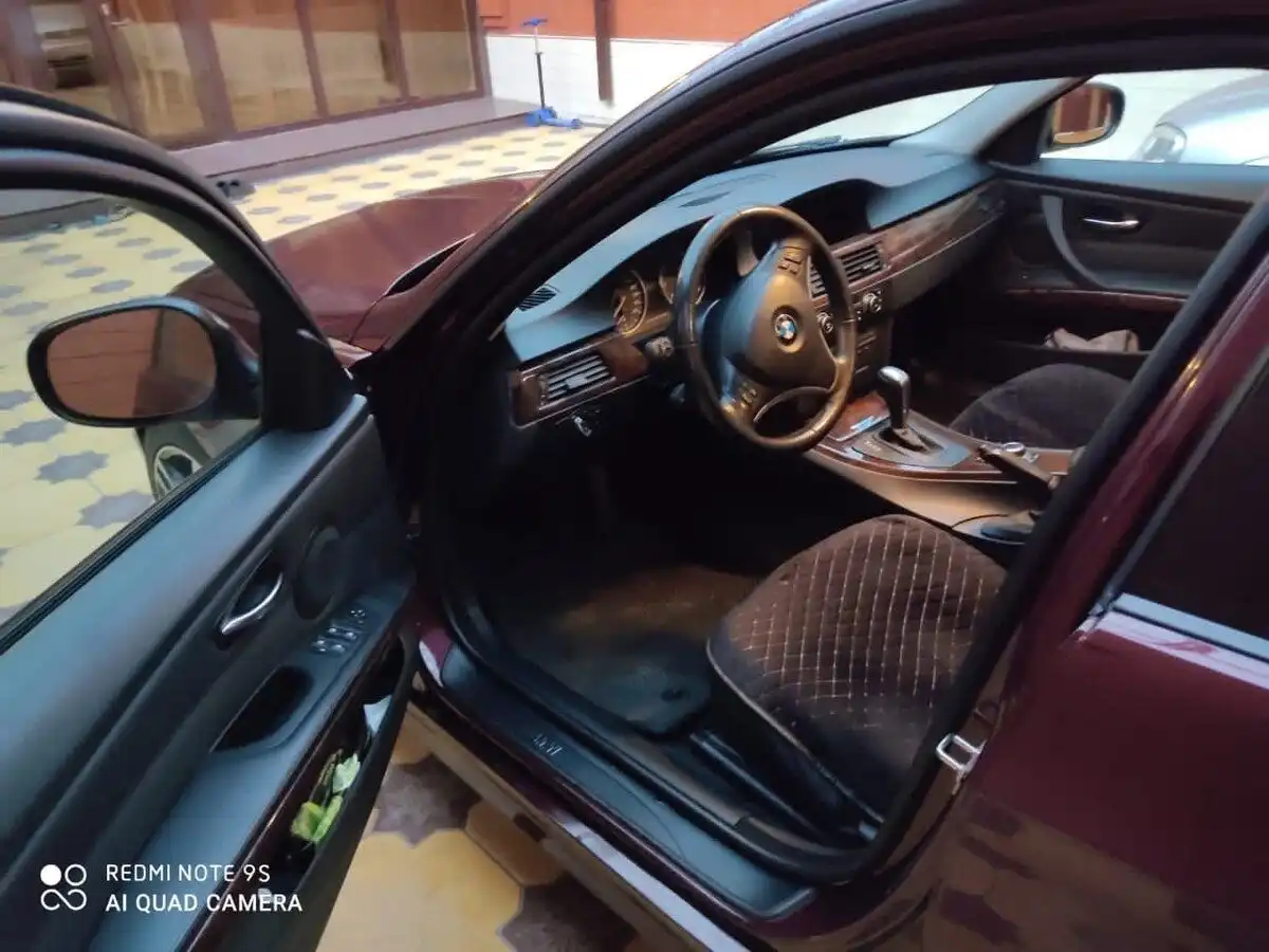 Фото автомобиля BMW SERIE 3, 2009 — госномер О768РХ71. Цвет: Красный
