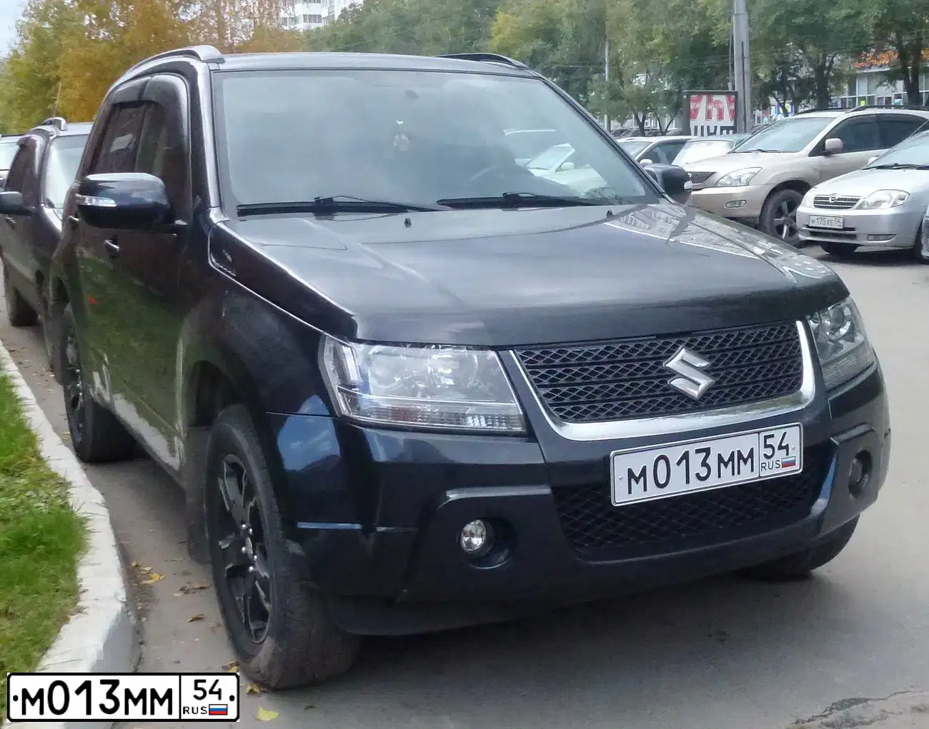 Фото автомобиля SUZUKI /GRAND/ VITARA, 2010 — госномер М013ММ54. Цвет: ЧЕРНЫЙ