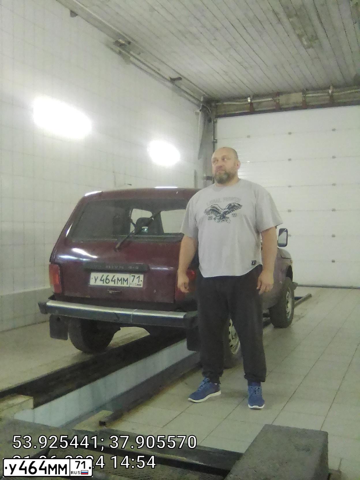 Фото автомобиля LADA 2121 NIVA, 2003 — госномер У464ММ71. Цвет: ТЕМНО-БОРДОВЫЙ