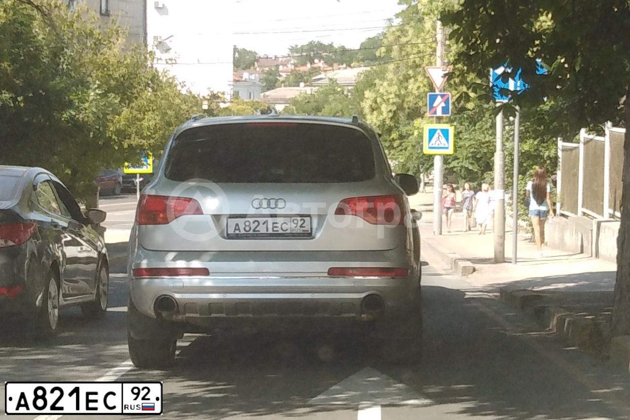 Фото автомобиля AUDI Q7, 2007 — госномер Т400ЕН50. Цвет: СЕРЫЙ