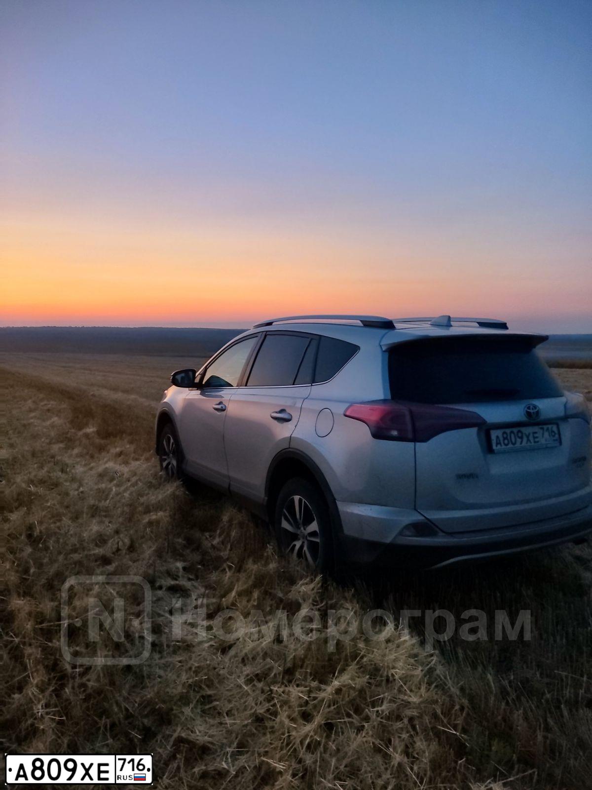 Фото автомобиля TOYOTA RAV4, 2018 — госномер А809ХЕ716. Цвет: СЕРЕБРИСТЫЙ МЕТАЛЛИК