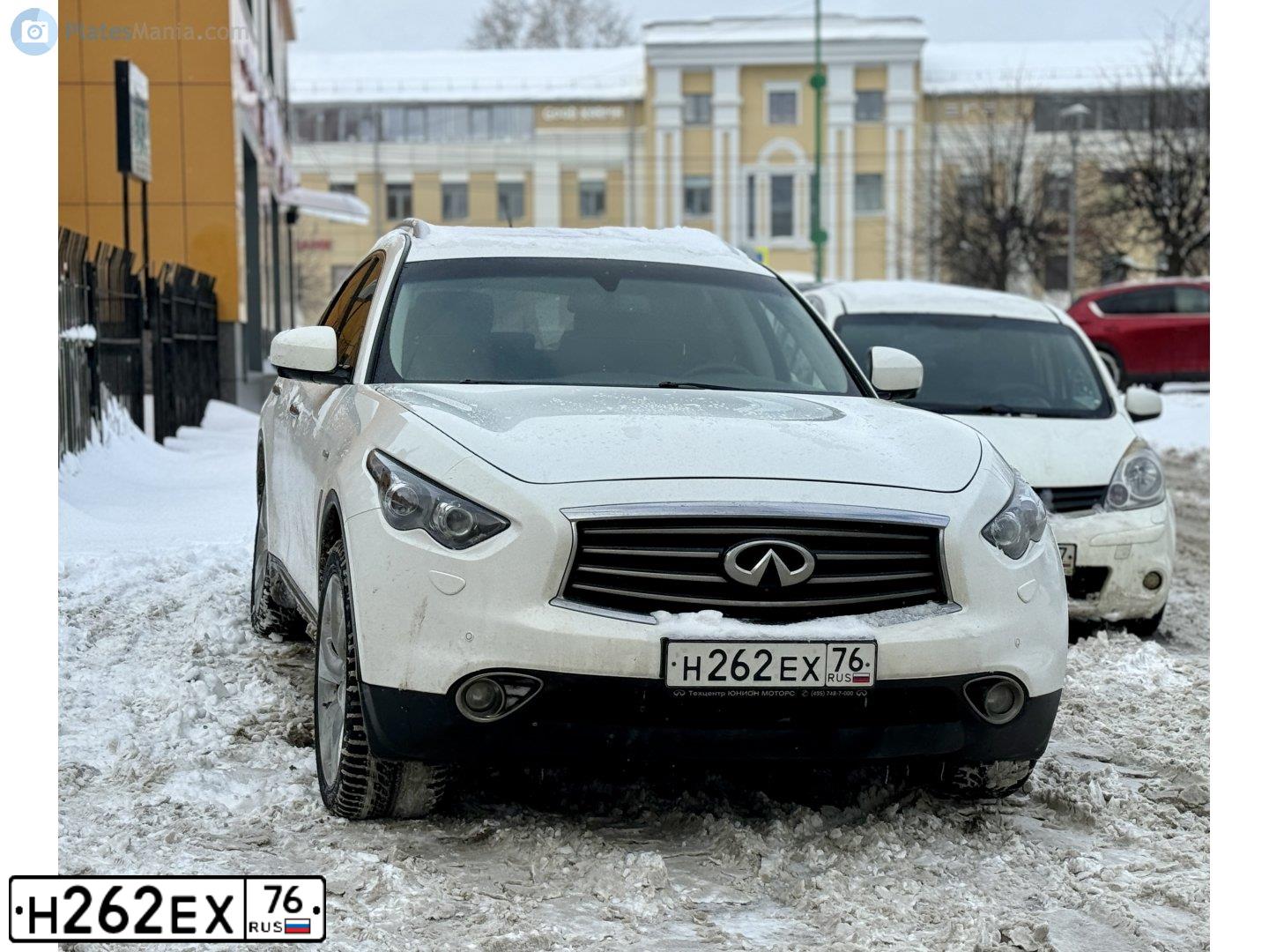 Фото автомобиля TOYOTA LANDCRUISER, 2017 — госномер Н780РК750. Цвет: Красный