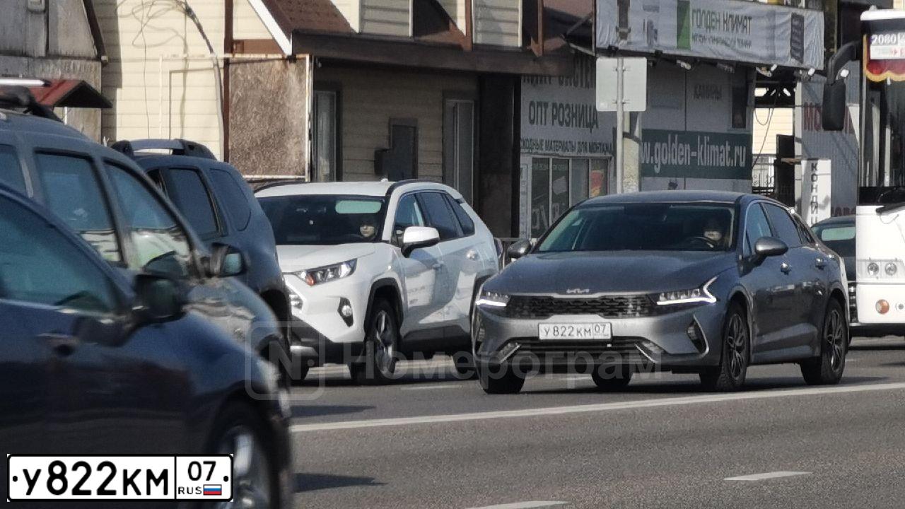 Фото автомобиля KIA K5, 2021 — госномер У591ТУ48. Цвет: СЕРЫЙ