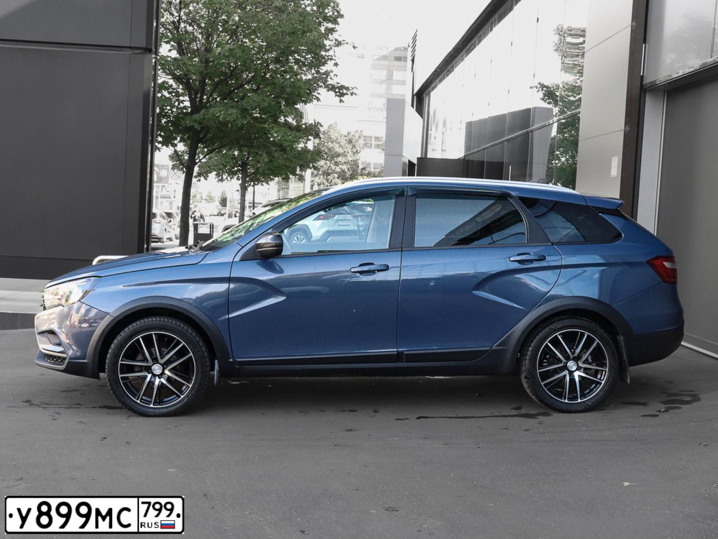 Фото автомобиля LADA VESTA, 2018 — госномер У899МС799. Цвет: ТЕМНО-СИНИЙ