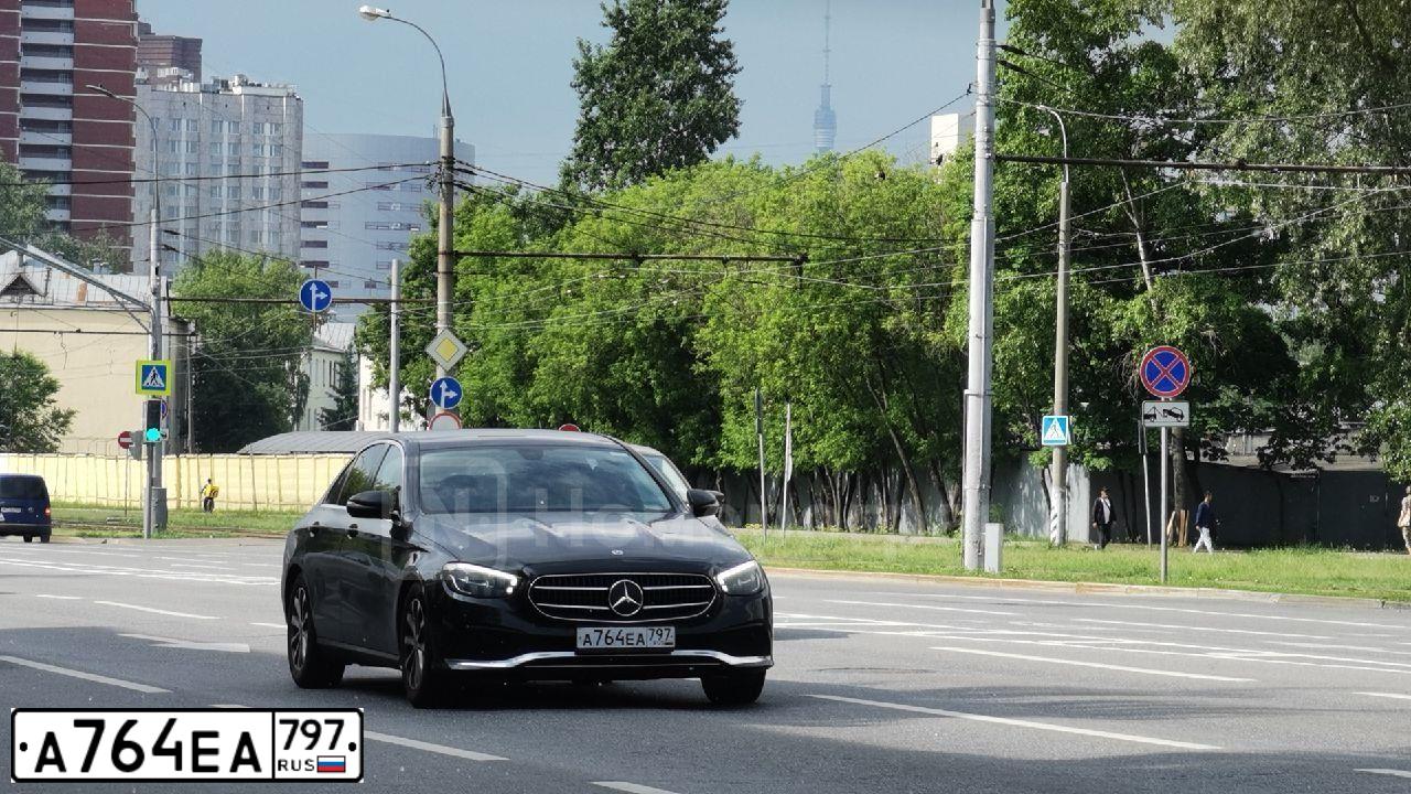 Фото автомобиля MERCEDES-BENZ E200D, 2021 — госномер Н189МК977