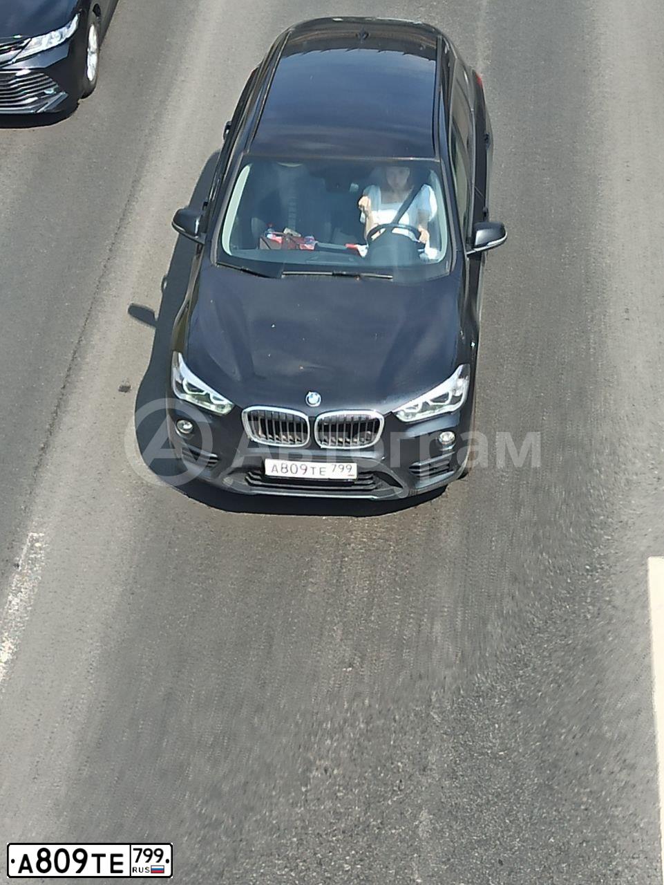 Фото автомобиля BMW X1, 2017 — госномер А809ТЕ799. Цвет: ЧЕРНЫЙ
