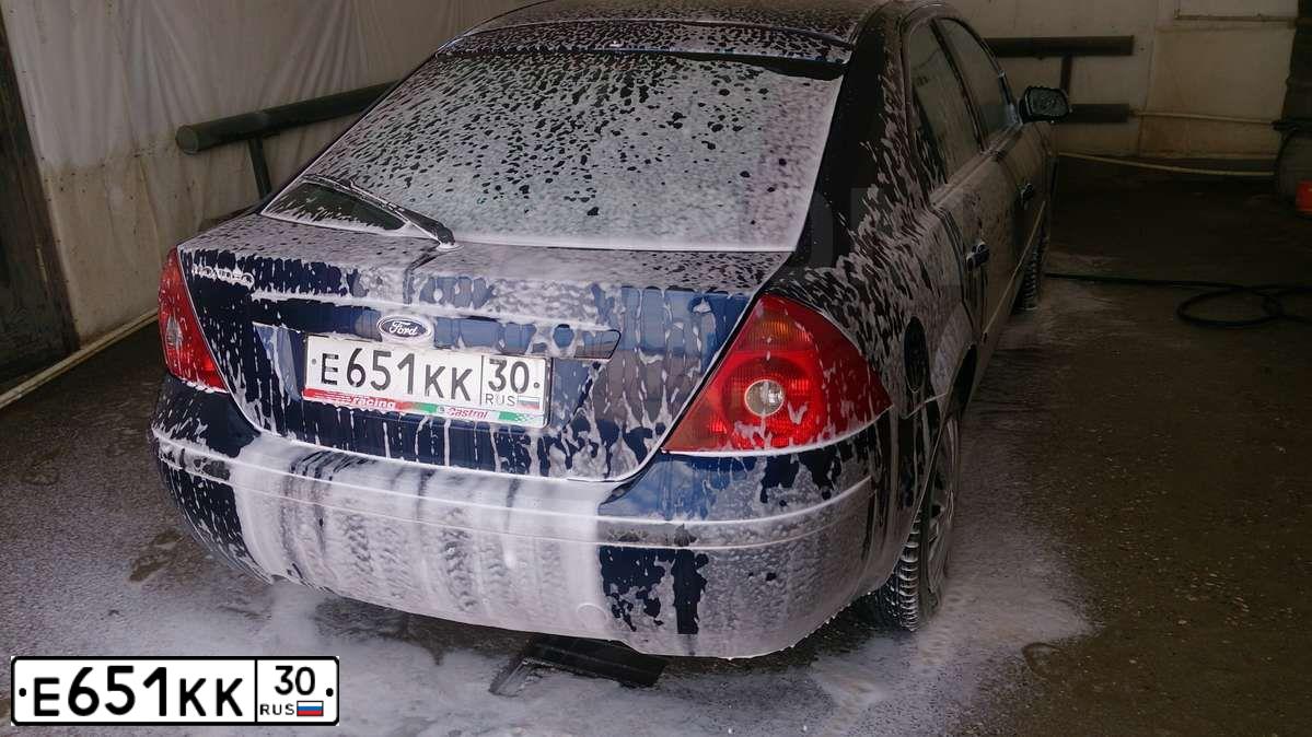 Фото автомобиля FORD MONDEO, 2002 — госномер Е651КК30. Цвет: синий