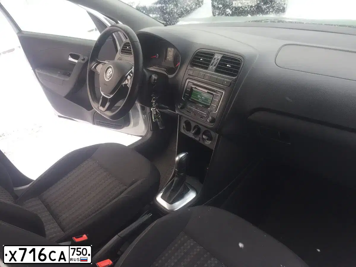 Фото автомобиля RENAULT KAPTUR, 2017 — госномер Х716СА750. Цвет: БЕЛЫЙ