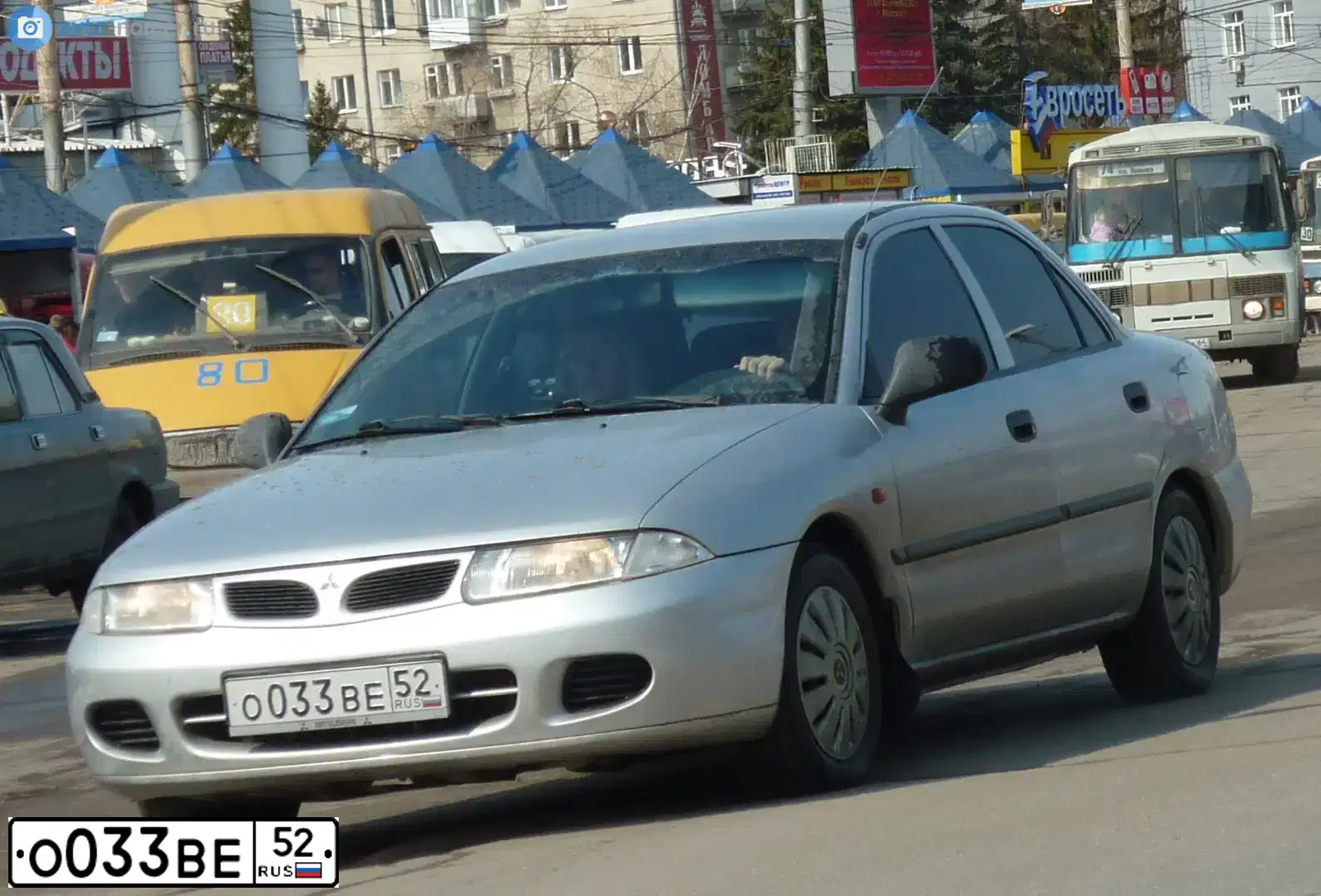 Фото автомобиля MITSUBISHI CARISMA, 1998 — госномер Р289НЕ196. Цвет: СВЕТЛО-СЕРЫЙ