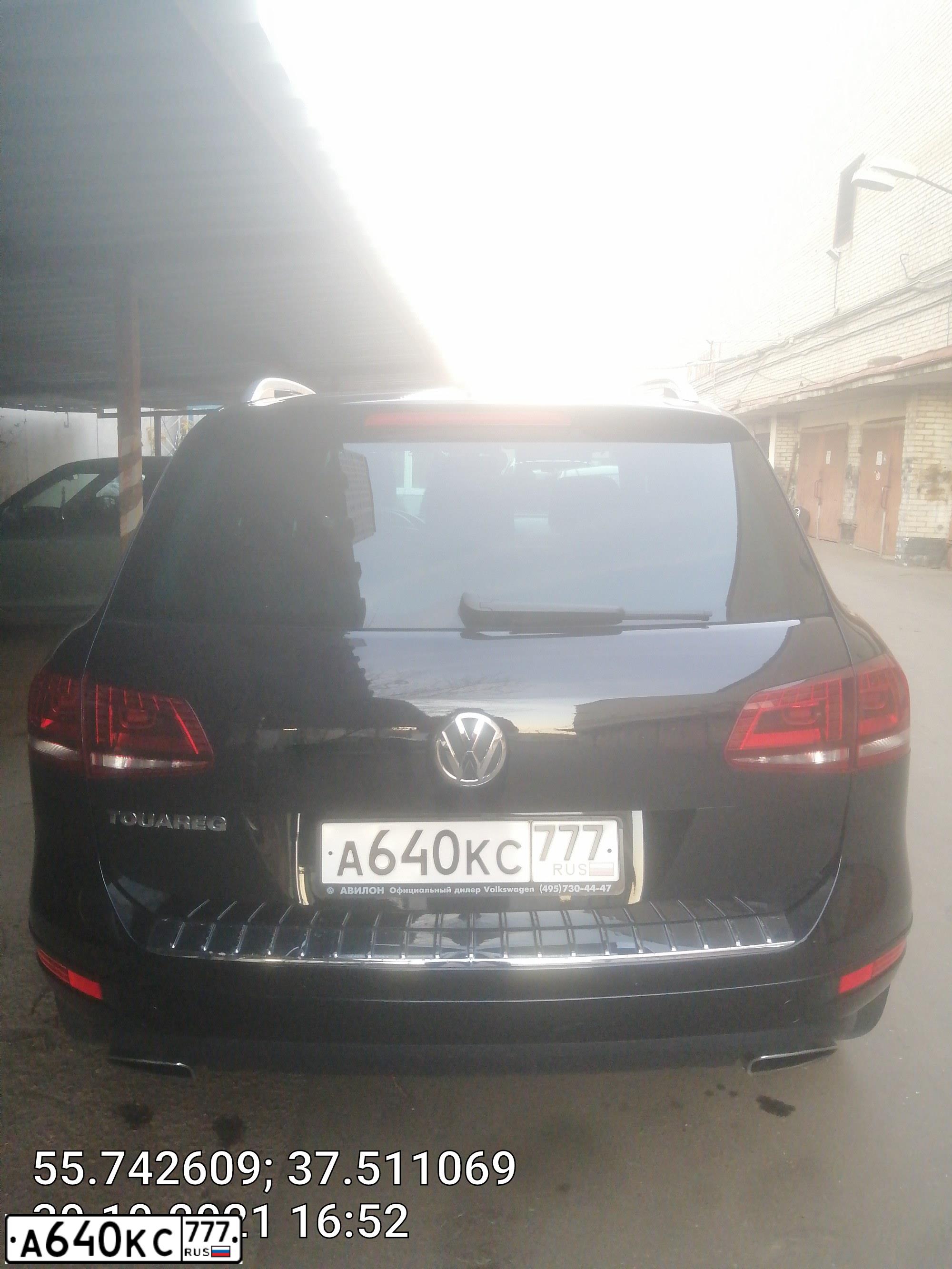 Фото автомобиля VOLKSWAGEN TOUAREG, 2014 — госномер А640КС777. Цвет: ЧЕРНЫЙ