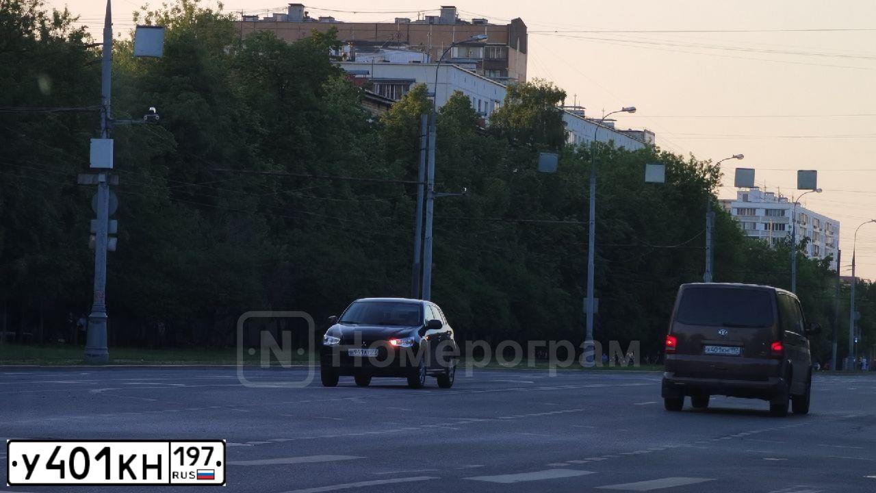 Фото автомобиля AUDI A3, 2010 — госномер У401КН197. Цвет: КРАСНЫЙ
