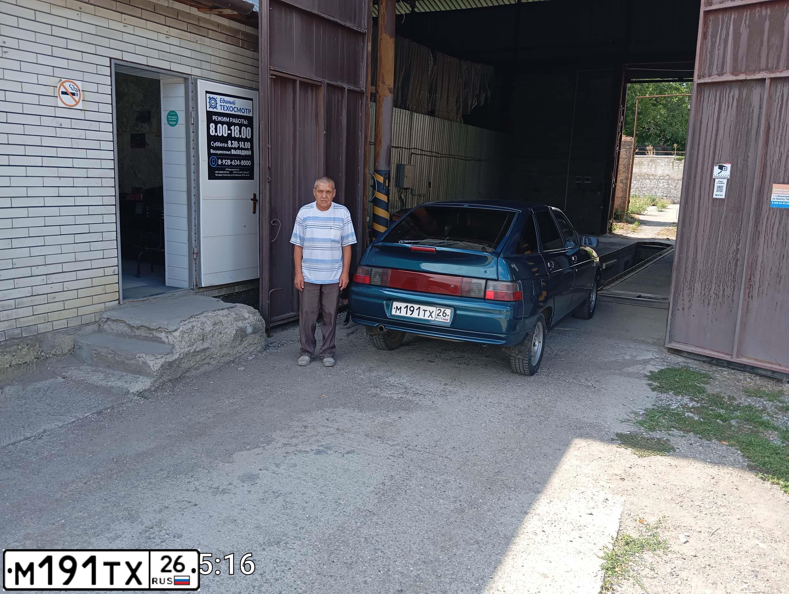 Фото автомобиля LADA 2112 LADA, 2000 — госномер М191ТХ26. Цвет: СЕРЕБРИСТО-ЗЕЛЕНЫЙ