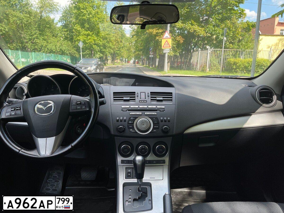 Фото автомобиля MAZDA 3, 2010 — госномер У490МХ797. Цвет: Серебристый