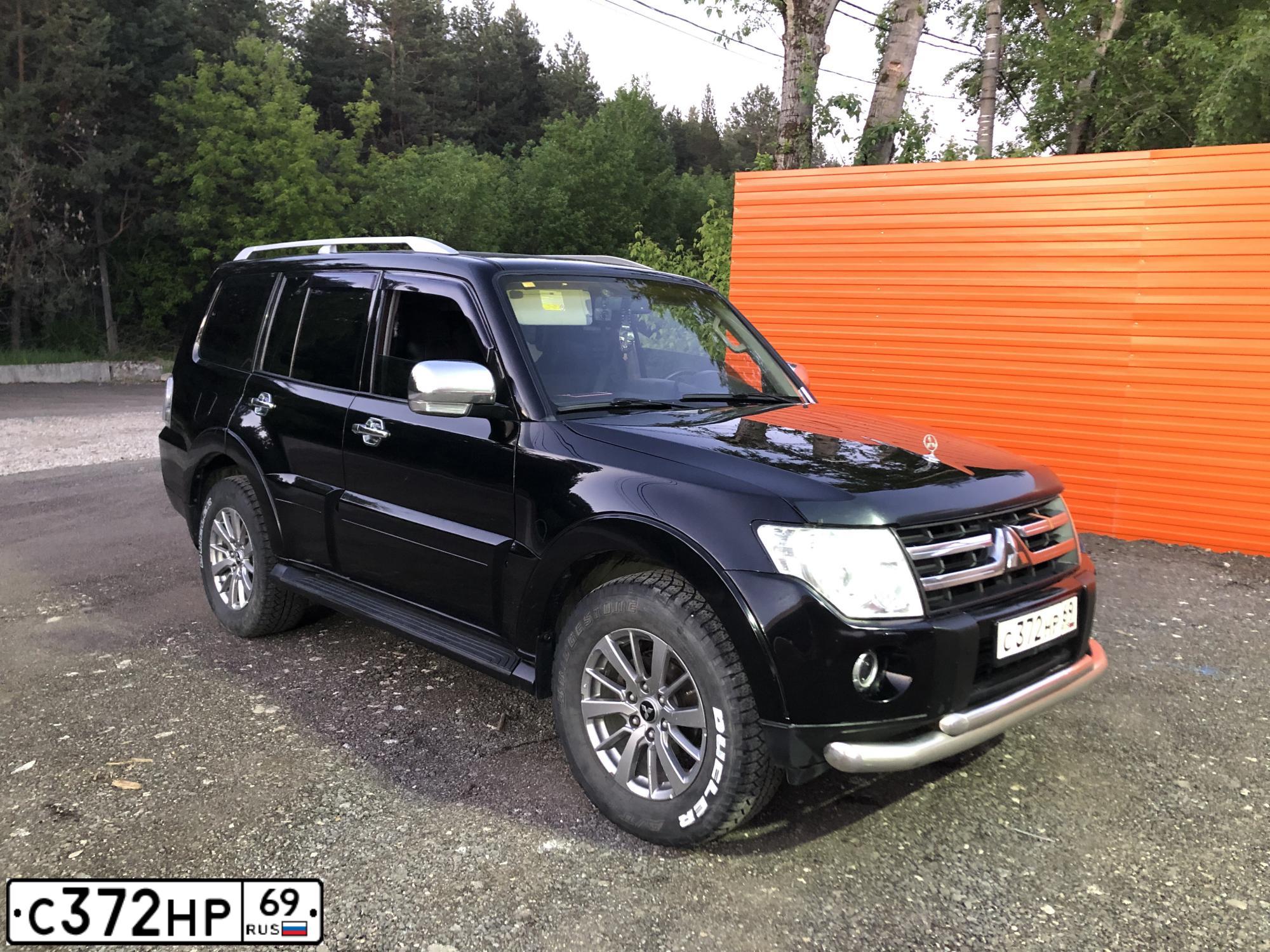 Фото автомобиля MITSUBISHI PAJERO, 2007 — госномер С372НР69. Цвет: ЧЕРНЫЙ