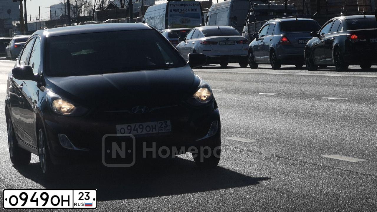 Фото автомобиля HYUNDAI SOLARIS, 2013 — госномер О949ОН23. Цвет: ЧЕРНЫЙ