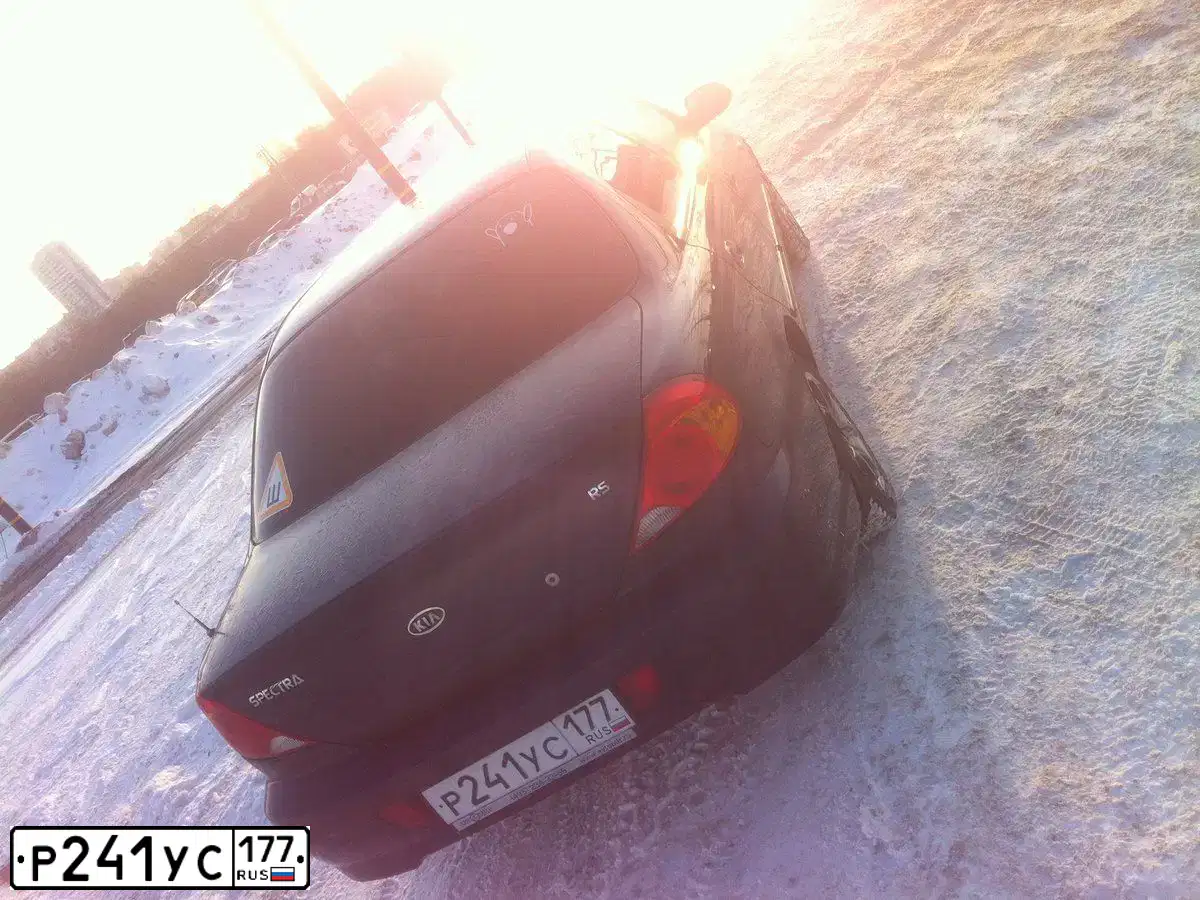 Фото автомобиля KIA SPECTRA, 2007 — госномер Р241УС177. Цвет: СИНИЙ ТЕМНЫЙ