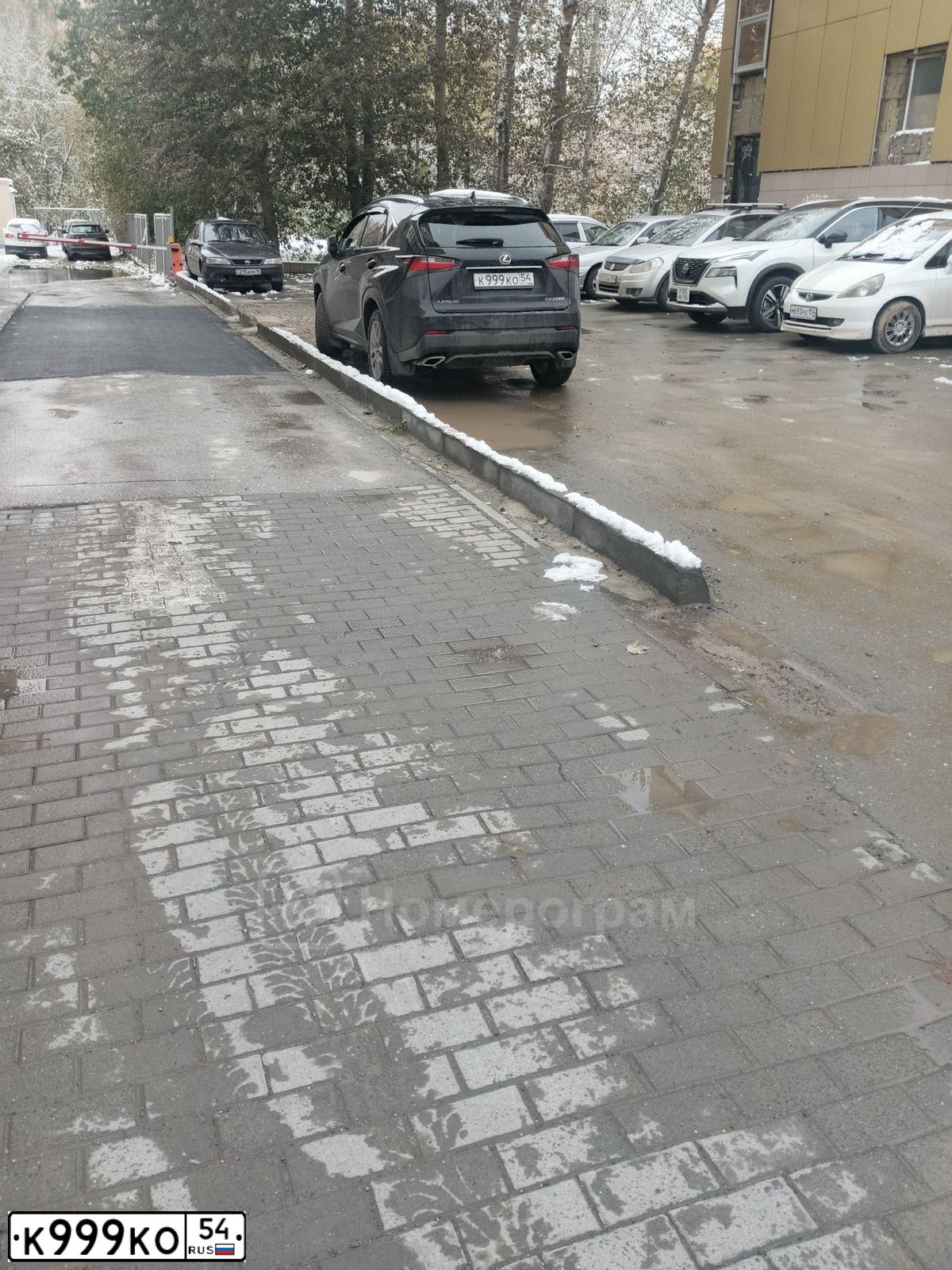 Фото автомобиля INFINITI FX35, 2004 — госномер В868АУ155