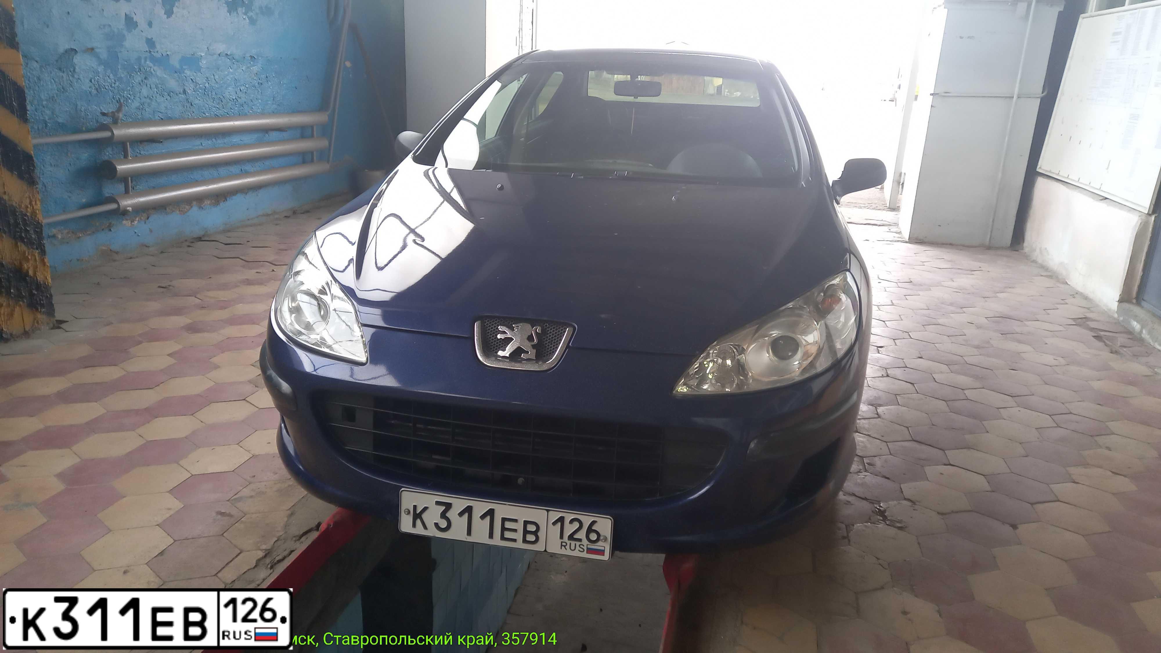 Фото автомобиля PEUGEOT 407, 2005 — госномер К311ЕВ126. Цвет: Темно-синий