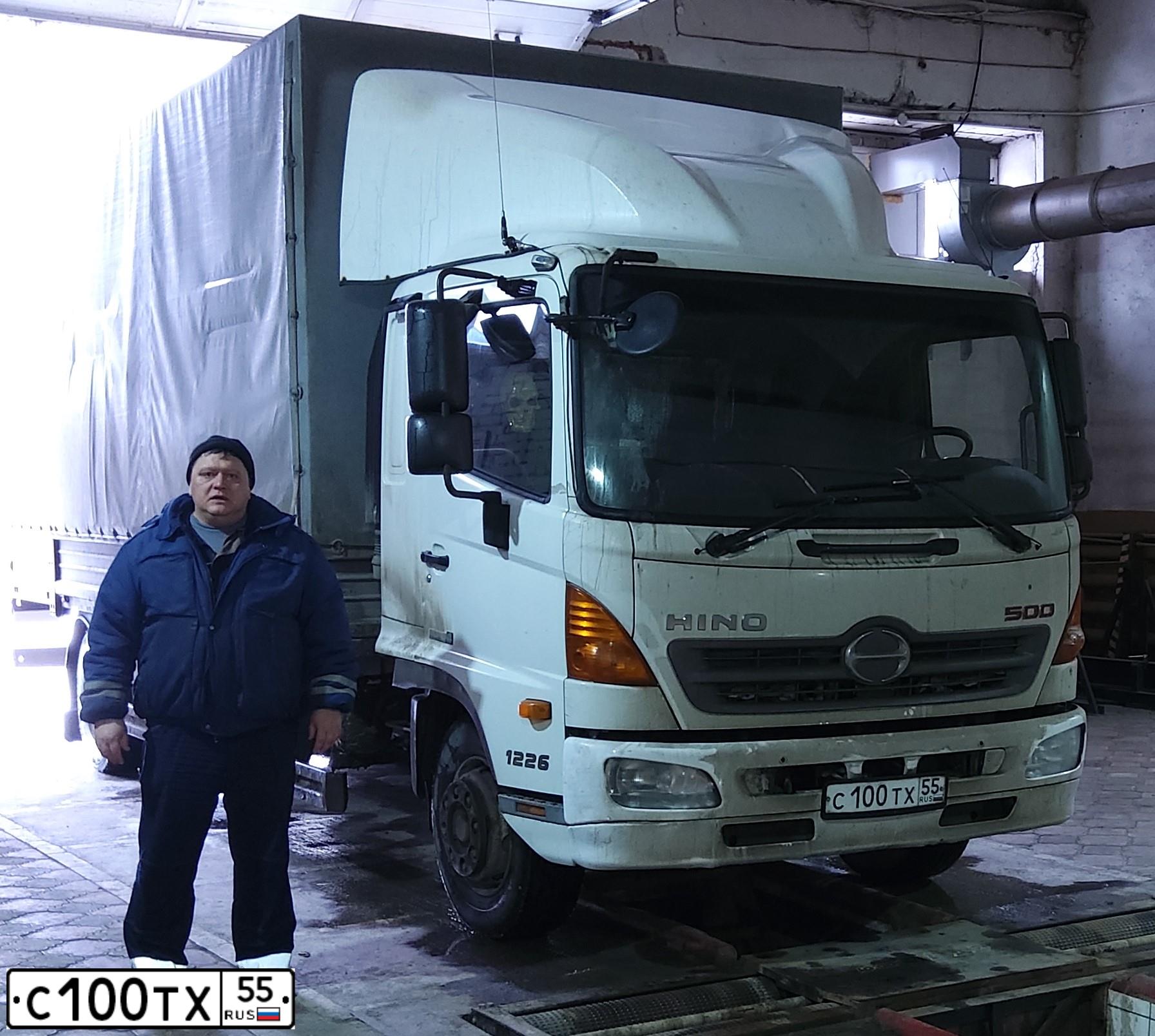 Фото автомобиля HINO 500-SERIE, 2013 — госномер С100ТХ55. Цвет: БЕЛЫЙ