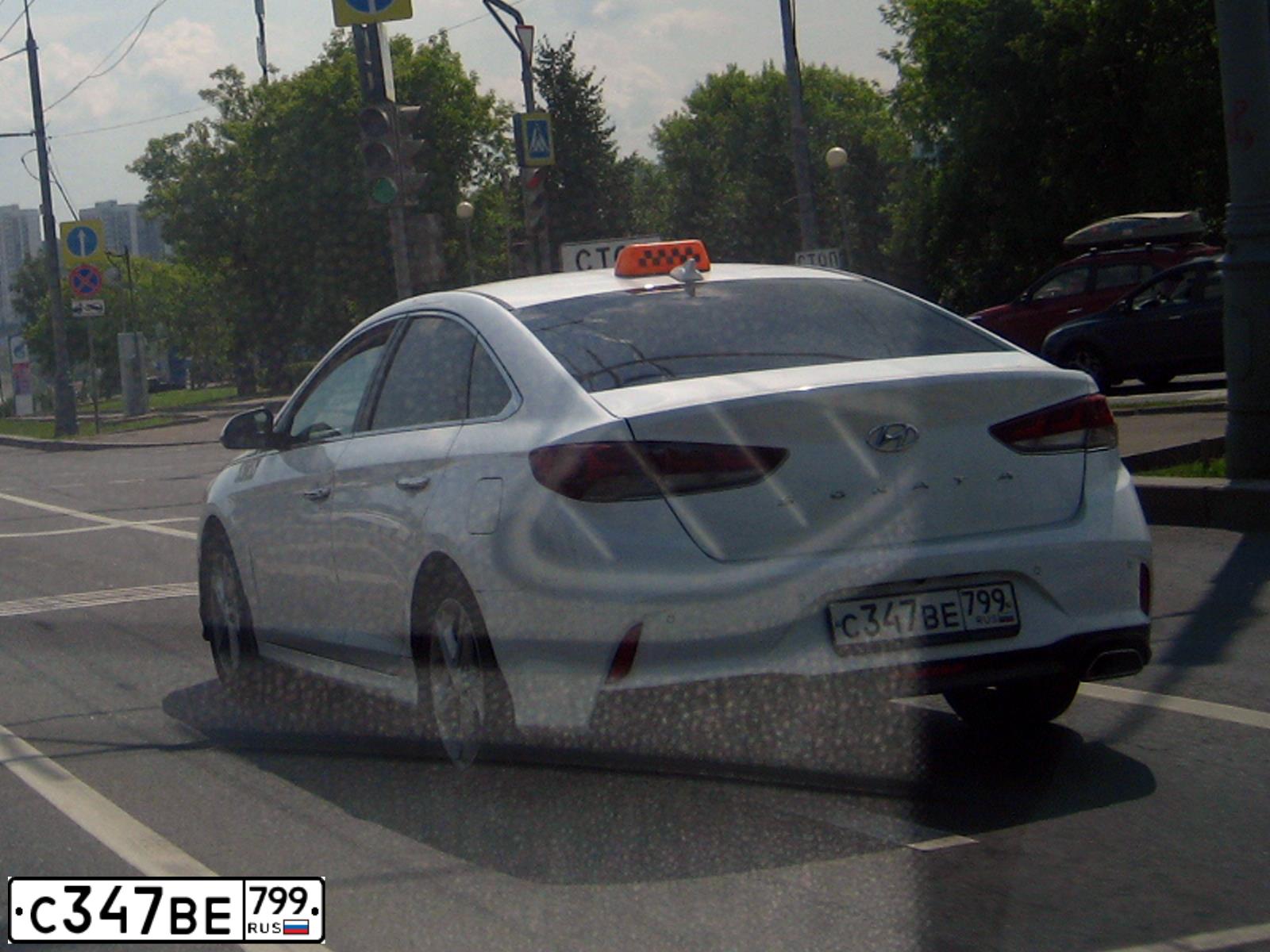Фото автомобиля HYUNDAI SONATA, 2017 — госномер С347ВЕ799. Цвет: БЕЛЫЙ
