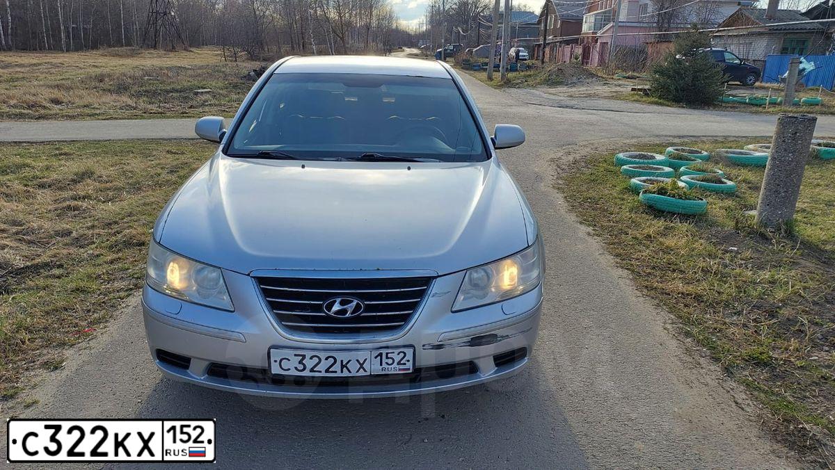 Фото автомобиля HYUNDAI SONATA, 2008 — госномер С322КХ152. Цвет: Серебристый