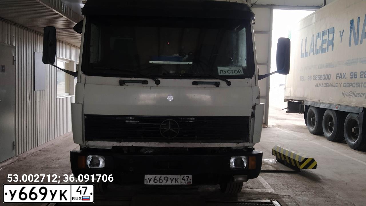 Фото автомобиля MERCEDES LK-SERIE, 1990 — госномер У669УК47. Цвет: БЕЛЫЙ
