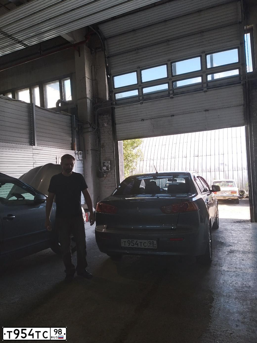 Фото автомобиля MITSUBISHI LANCER, 2008 — госномер С704ВР198. Цвет: СЕРЫЙ