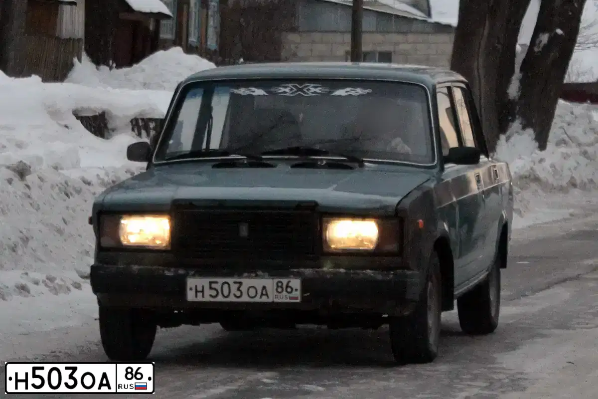 Фото автомобиля LADA 2107 LADA, 2005 — госномер Е954ТР174. Цвет: СЕРО-СИНИЙ