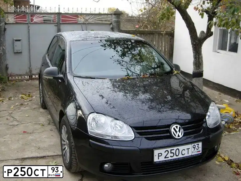 Фото автомобиля VOLKSWAGEN GOLF, 2006 — госномер Р250СТ93. Цвет: ЧЕРНЫЙ