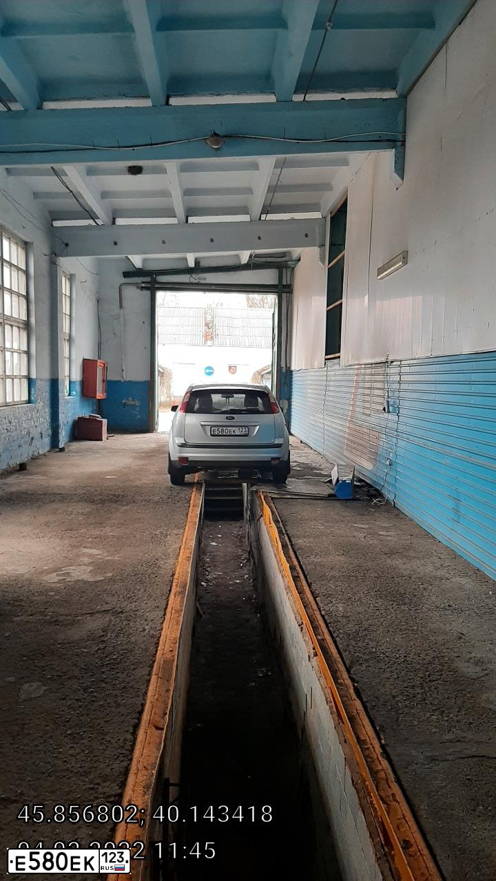 Фото автомобиля FORD FOCUS, 2006 — госномер Е580ЕК123. Цвет: Серебристый
