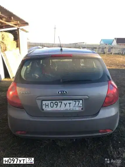 Фото автомобиля KIA CEE'D, 2008 — госномер Н097УТ77. Цвет: БЕЖЕВЫЙ