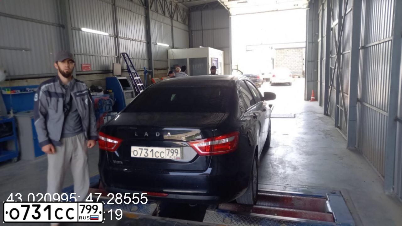 Фото автомобиля LADA VESTA, 2017 — госномер Х944ВА05. Цвет: ТЕМНО - ЗЕЛЕНЫЙ