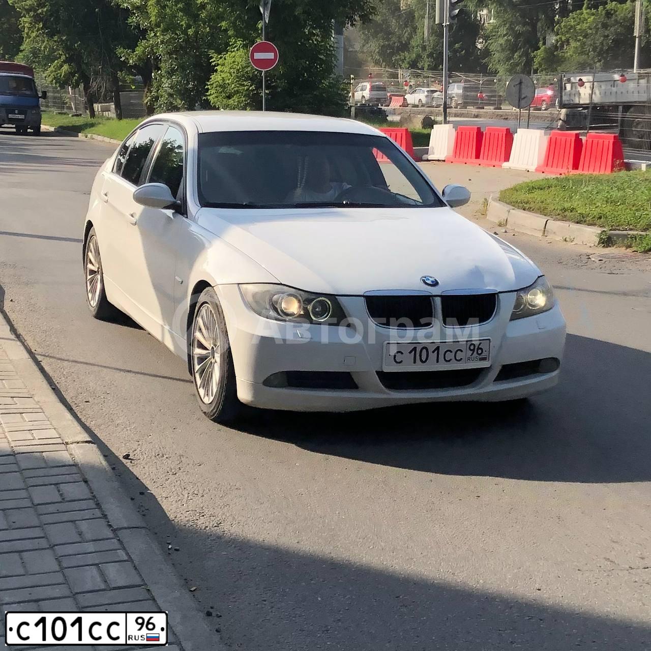 Фото автомобиля BMW SERIE 3, 2008 — госномер С101СС96. Цвет: Белый