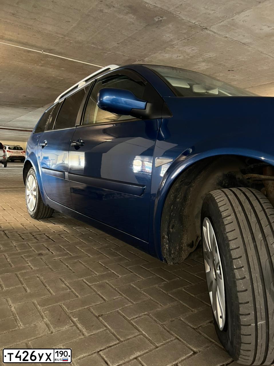 Фото автомобиля RENAULT MEGANE, 2008 — госномер М681ОХ13. Цвет: СИНЕ-ГОЛУБОЙ