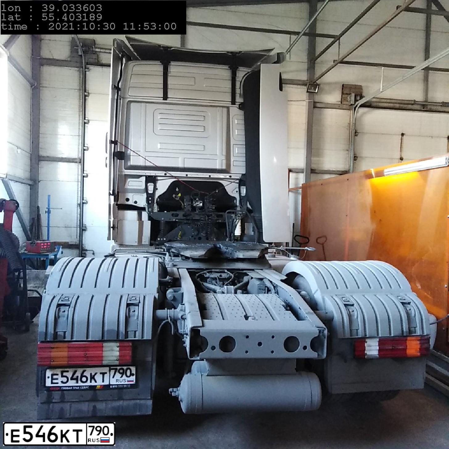 Фото автомобиля MERCEDES ACTROS, 2017 — госномер Е546КТ790. Цвет: Серебристый