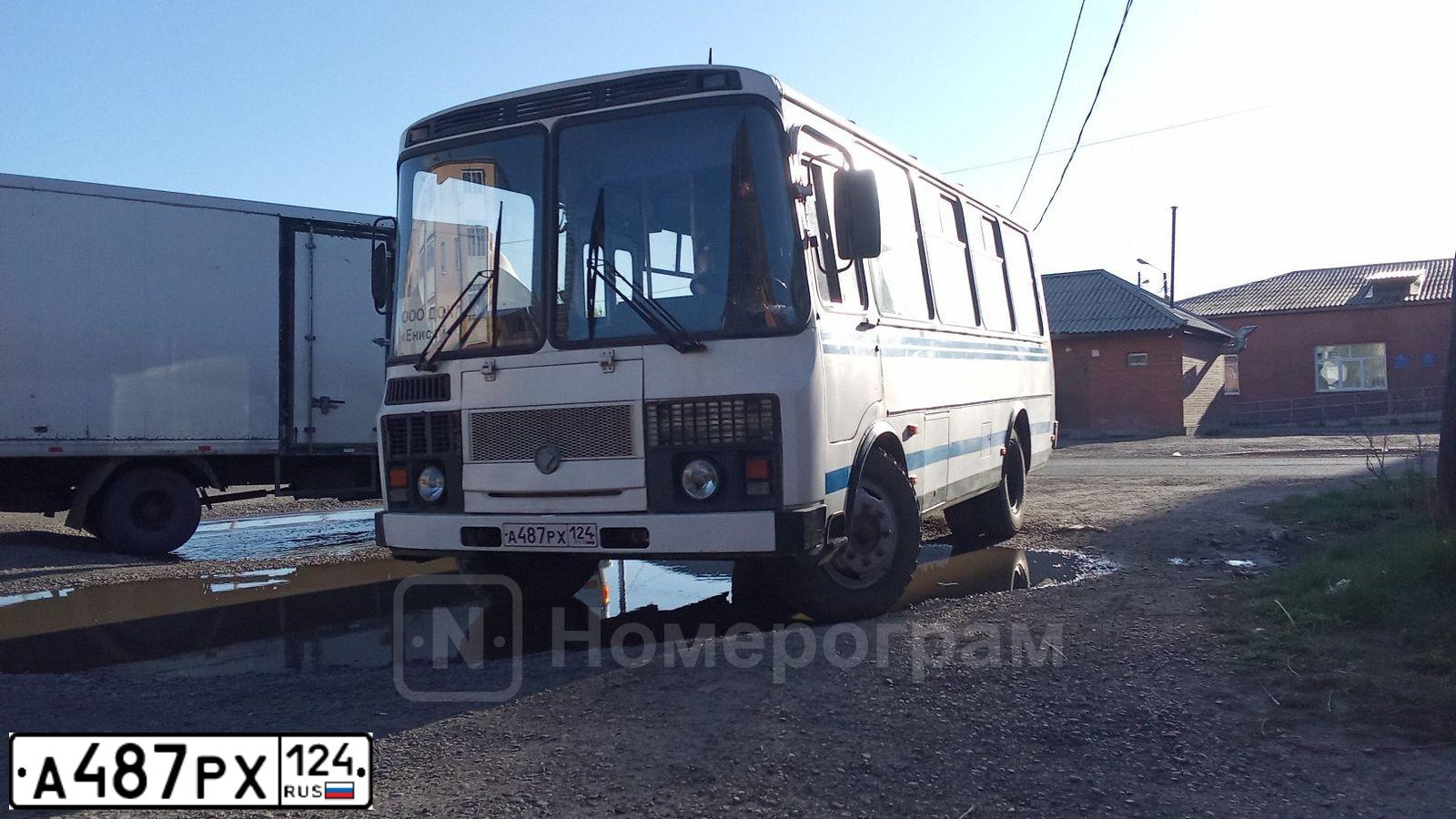 Фото автомобиля PAZ 3205, 2002 — госномер А487РХ124. Цвет: Белый