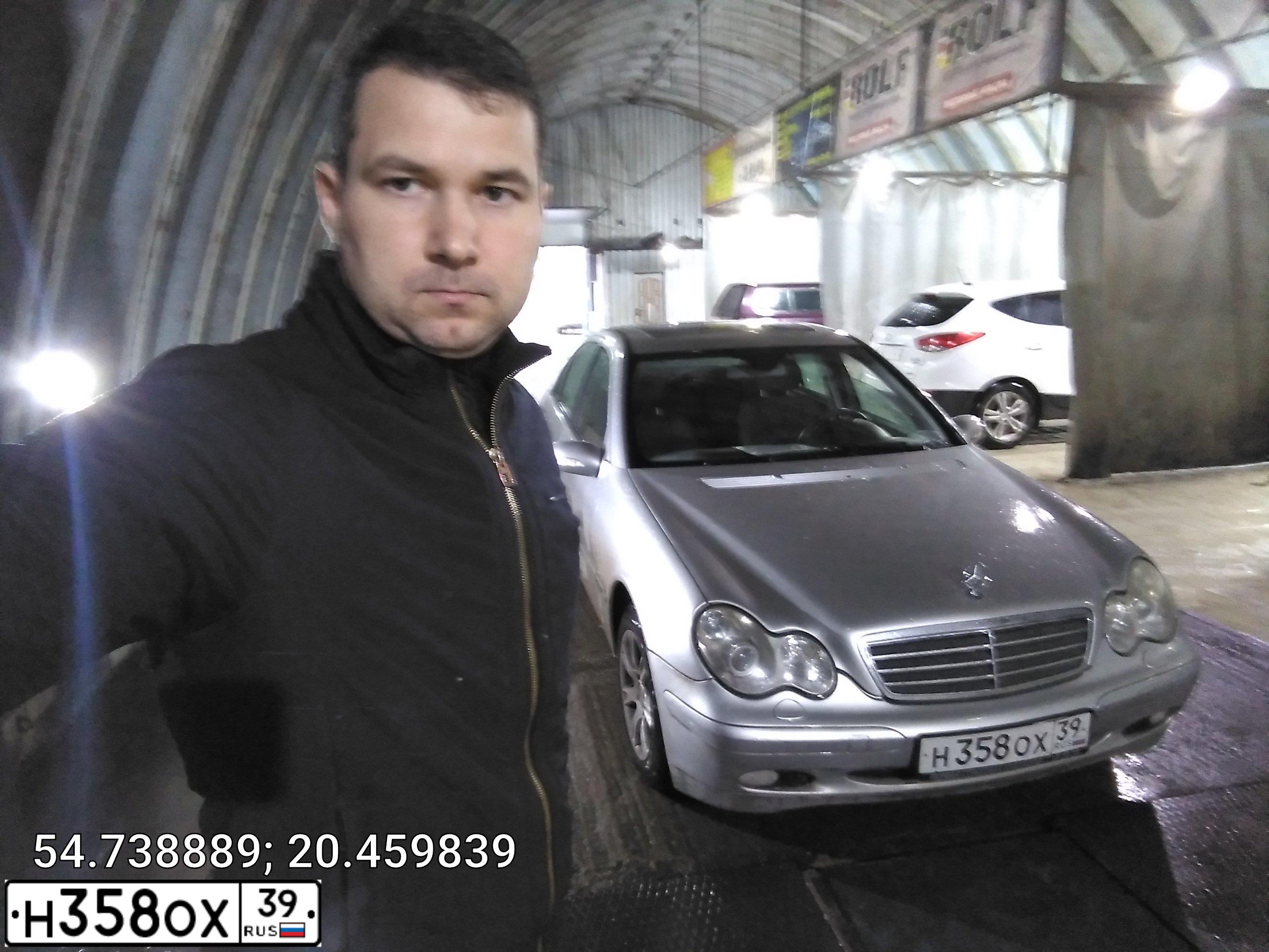 Фото автомобиля MERCEDES C-KLASSE, 2003 — госномер Н358ОХ39. Цвет: Серебристый