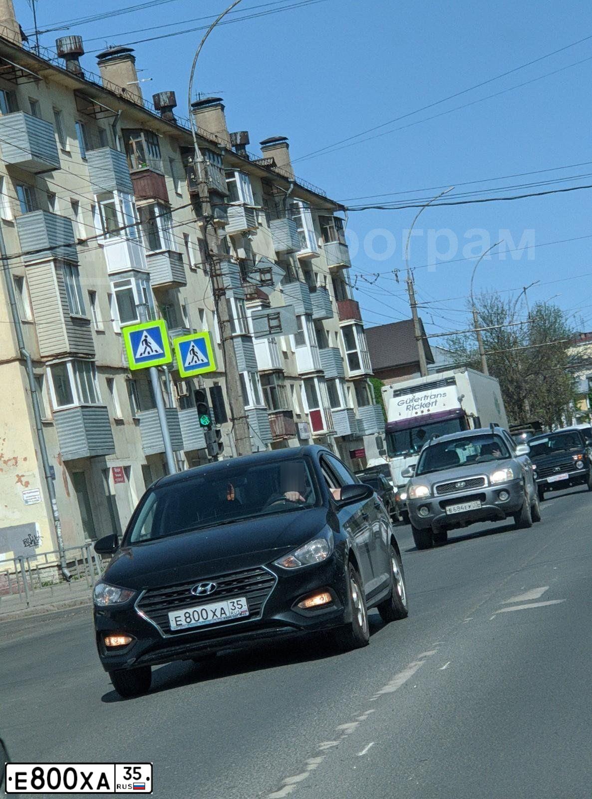Фото автомобиля VOLKSWAGEN POLO, 2012 — госномер М617ТХ190. Цвет: СЕРЕБРИСТЫЙ