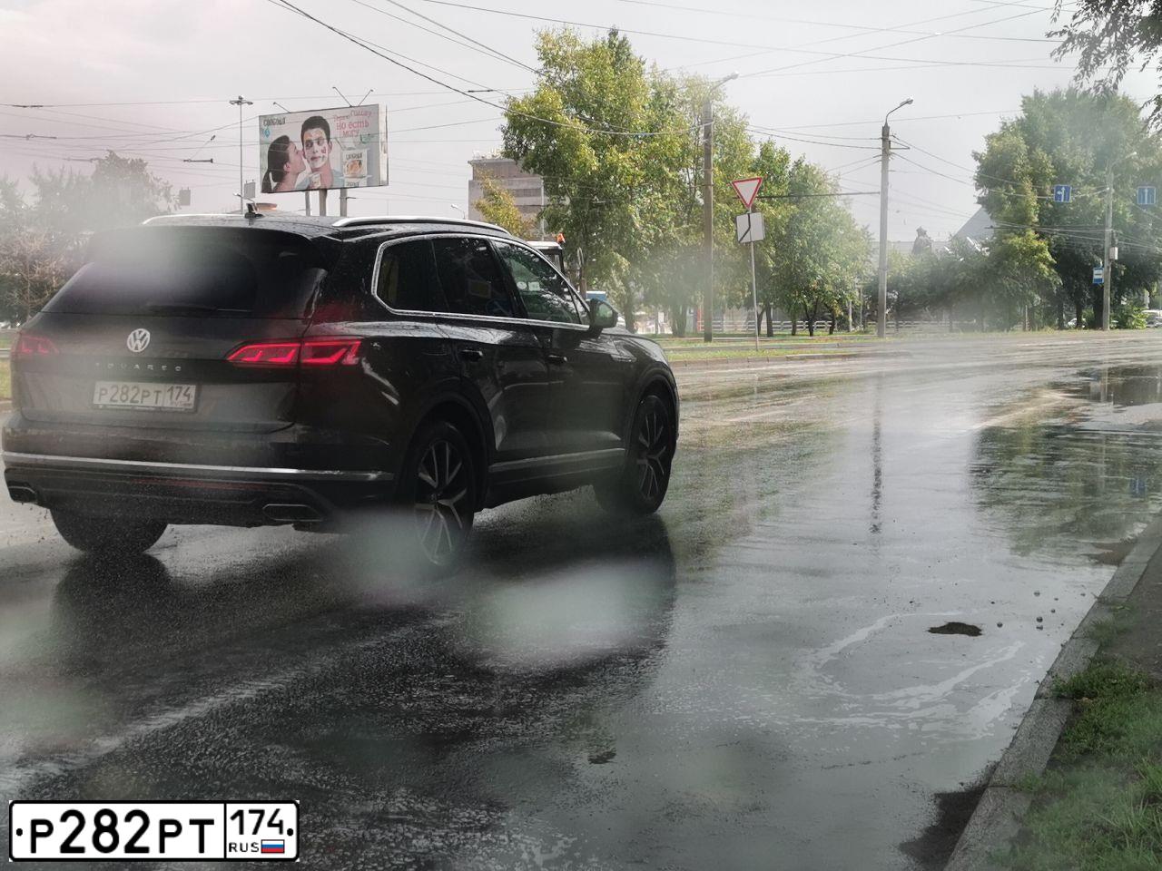 Фото автомобиля VOLKSWAGEN TOUAREG, 2019 — госномер Р282РТ174. Цвет: КОРИЧНЕВЫЙ